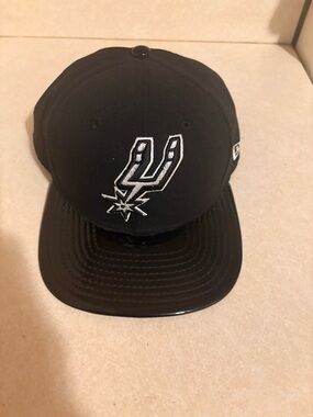 New Era San Antonio Spurs Black & White Logo Hat